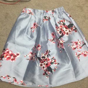 Woman's Silver with Floral Design Skirt Size M